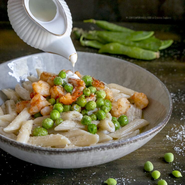 Pasta Con Crema Di Parmigiano Piselli E Gamberi Spadellati Un Primo