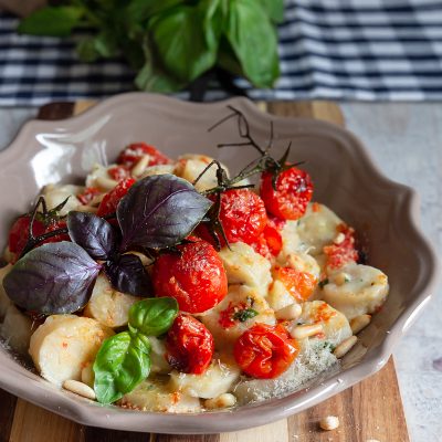gnocchi-ricotta-pinoli-basilico-pomodorino-confit-primo-facile-veloce-contemporaneo-food