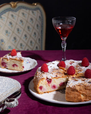 torta-umidissima-mandorle-lamponi-dessert-facile-elegante-contemporaneo-food